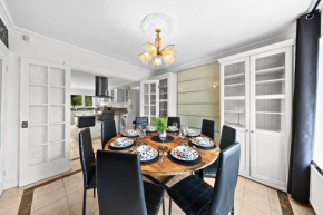Exquisite 6-Beds apt at Deacons Hill